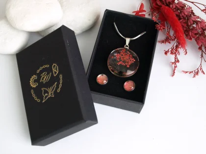 Náušnice Chondracris rosea s náhrdelníkom